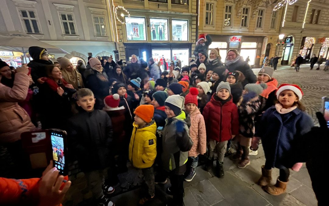 Jakci s Hrušice poželi bučni aplavz pred mestno hišo